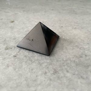 Polished Shungite Pyramid 40mm